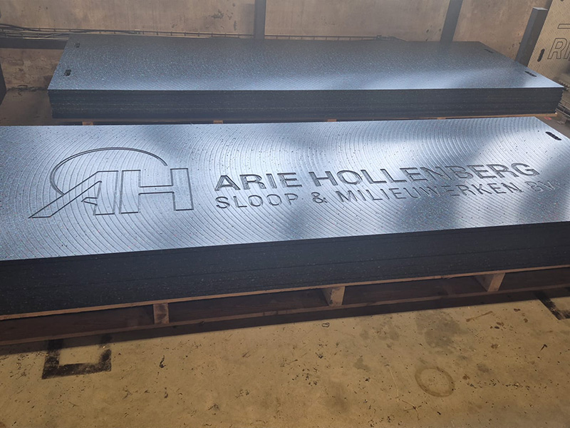 Rijplaten met logo