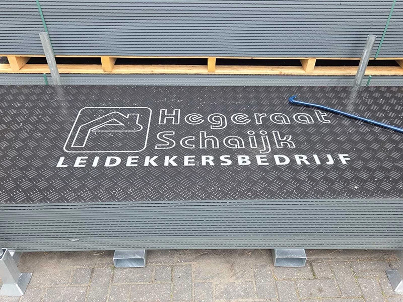 Rijplaten met logo