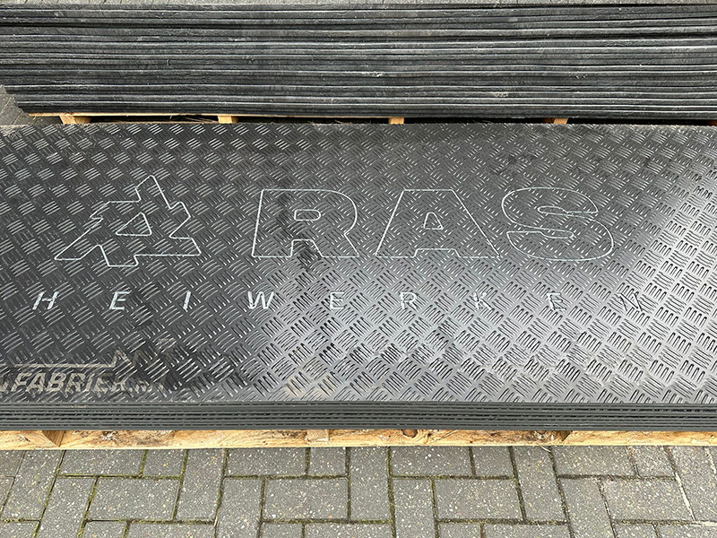 Rijplaten met logo